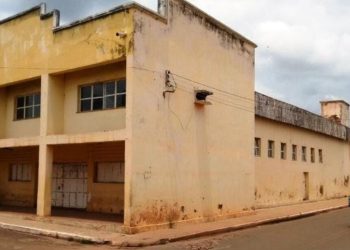 ESPERANTINA: Senador Elmano Ferrer viabiliza restauração do Teatro Diniz Chaves