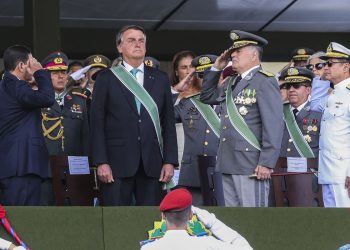BRASIL: Exército está presente em momentos difíceis do país, diz presidente