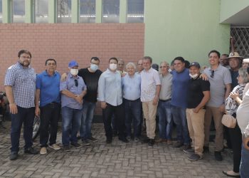 CAMPO MAIOR: Elmano Ferrer e Joãozinho  Félix assinam ordem de serviço para ampliação do Mercado Central