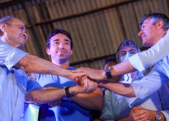 Em Valença, Sílvio, Iracema e Joel são recebidos por multidão e pré-candidato lança desafio