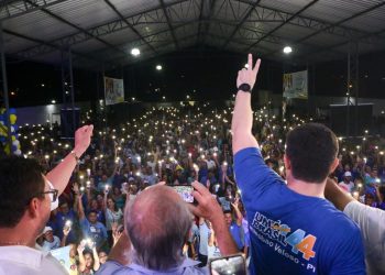 ELESBAO VELOSO: “É 44, é 44, Doutor Sílvio agora é 44”, jingle de Sílvio anima carreata quilométrica