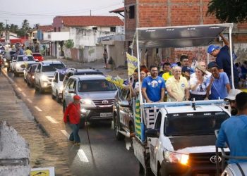 LUIS CORREIA: Durante carreata, Sílvio fala sobre desenvolver o litoral e recebe mais adesões