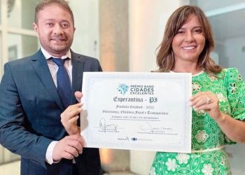 ESPERANTINA: Prefeita Ivanaria Sampaio recebe o Prêmio Band Cidades excelentes 2022