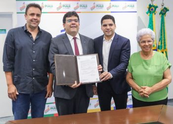 Governador assina ordem de serviço para recuperar PI-115 que compreende a rota das cachoeiras