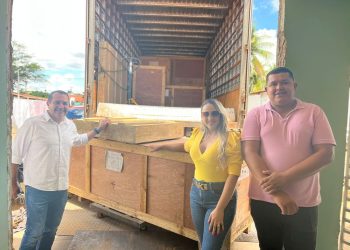 Governo do Piauí entrega tomógrafo ao Hospital de Corrente