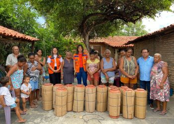 Defesa Civil entrega filtros de barro para comunidades em Beneditinos