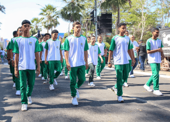 Governador entrega reforma e modernização de escola na zona leste de Teresina nesta terça