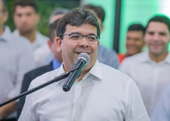 Governador inaugura reforma de escola e entrega mais de 400 registros de imóveis no interior do Piauí nesta terça (17)