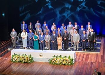 Silvio Mendes assume terceiro mandato como prefeito de Teresina, vereadores também tomam posse