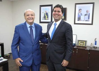 Ministro anuncia a construção de 20 quadras e dois poliesportivos em Teresina