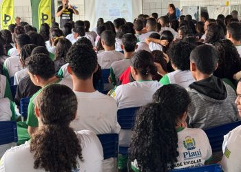 Escola de Floriano recebe palestra educativa de trânsito