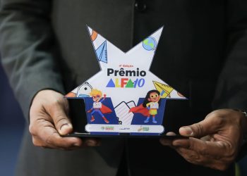 Rafael Fonteles anuncia prêmio de mais de R$ 200 mil para municípios que atingirem 90% de alunos alfabetizados na idade certa