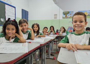 Governador entrega Prêmio Alfa-10 a 104 escolas pelo protagonismo na alfabetização infantil nesta quarta (23)