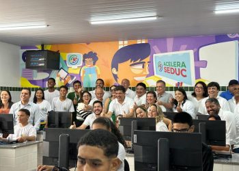 Governador inaugura escola, Espaço da Cidadania e asfalto em Altos