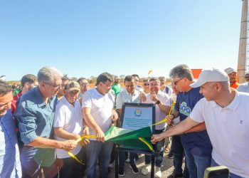 Governador entrega modernização do aeródromo de Corrente, que recebeu investimentos de mais de R$ 7 milhões