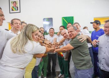 Governador entrega reforma do centro estadual de ensino em São Raimundo Nonato e conclui modernização das escolas do município