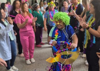 Carnaval leva alegria e humanização ao setor de internação pediátrica do HUT