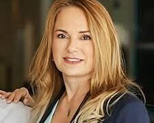 Pedagoga de Formação a deputada Ana Paula tenta o quarto mandato de deputada estadual.