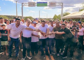 Em Tamboril do Piauí, Rafael Fonteles entrega novo asfalto da PI-264 com investimento de mais de R$ 2 milhões
