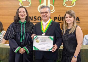 Dr. Vinicius é homenageado com Medalha de Honra ao Mérito da Defensoria Pública do Estado do Piauí