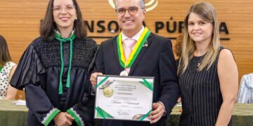 Dr. Vinicius é homenageado com Medalha de Honra ao Mérito da Defensoria Pública do Estado do Piauí